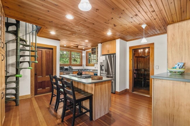 64 Riverview Rd