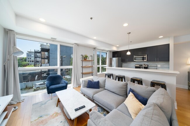 Building Photo - 636 5th St Unit 301 Rental