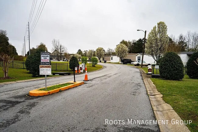 Photo - 387 Webster Rd Unidad 82