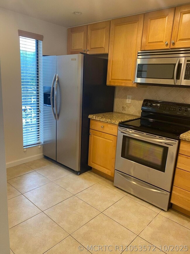 Building Photo - 17 Royal Palm Way Unit 305