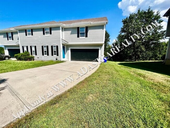 Photo - Spacious Shawnee Townhome 3 Bed/3 Bath-Ava...
