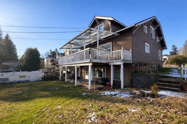 Building Photo - 3701 Rockefeller Ave Unit B