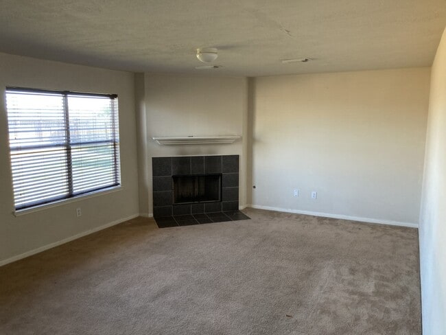 Photo - 702 Silver Reef Ln