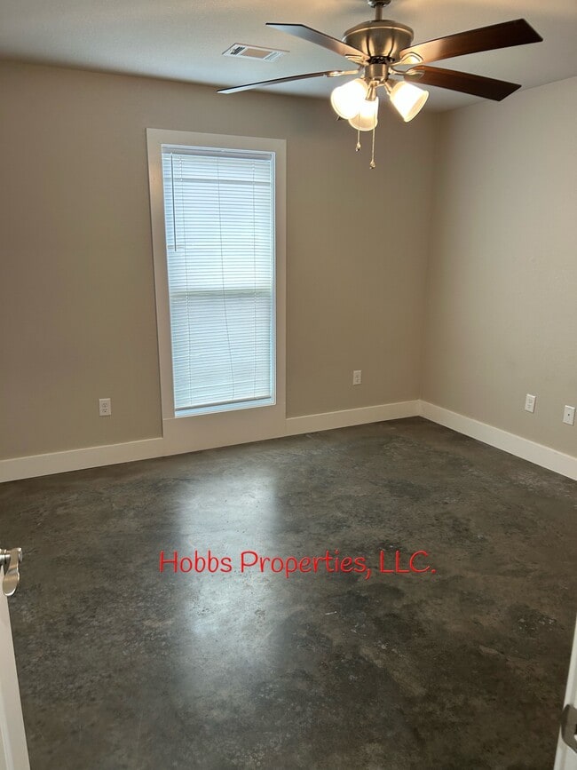 Photo - 14 Hidden Oak Dr