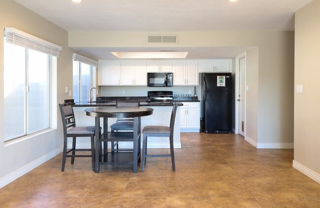 Photo - 2105 N Los Altos Dr