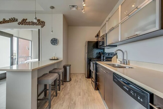 Photo - 2115 Yeaman Pl