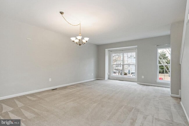 Photo - 2261 Forsythia Dr