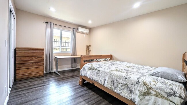 Photo - 1299 W 37th Dr