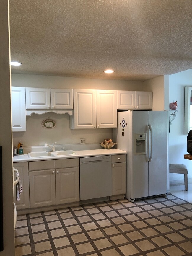 Photo - 7 Lexington Ln E Unidad F