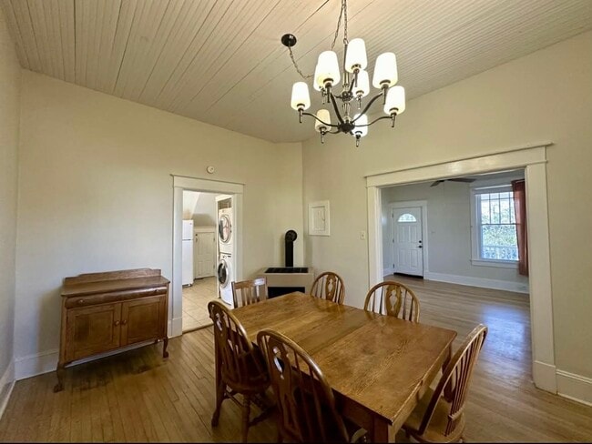 Photo - 715 Carter St