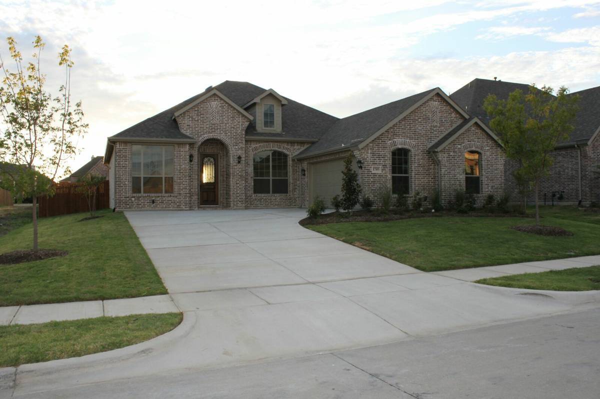 Front View - 1705 Palisade Dr Casa