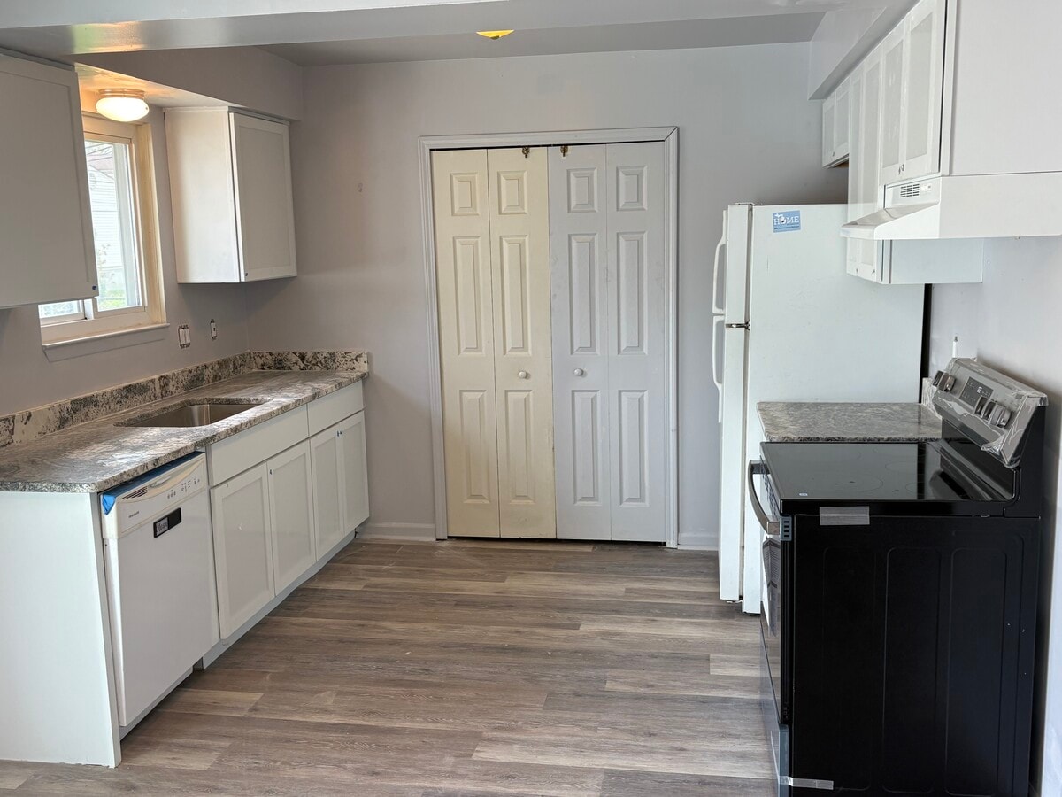 Photo - 2895 Simpson Dr