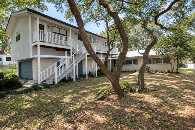 45 Warwick Dr