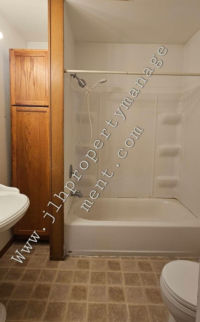 Photo - 618 W Clark St