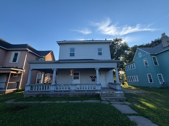 725 S 7th St