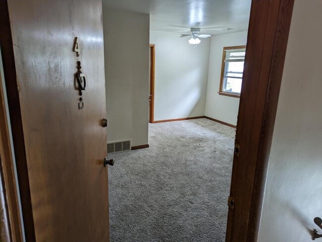 Building Photo - 2 James Pl