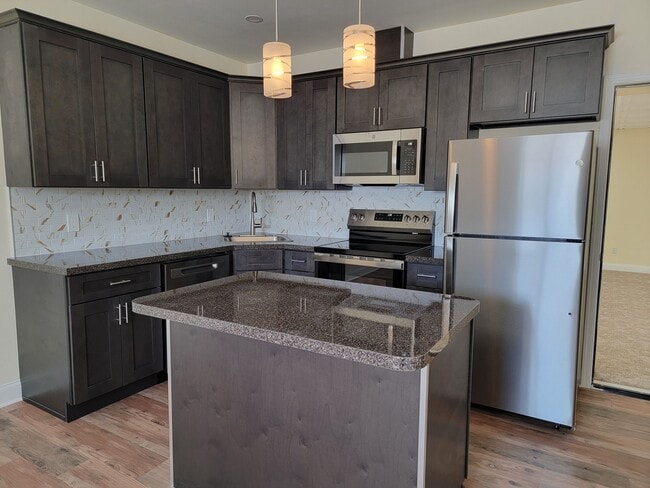 Building Photo - 71 Bellevue Ave Unit D Rental