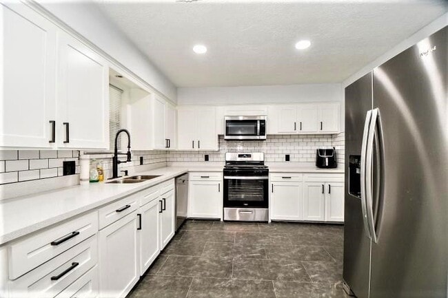 Photo - 2404 Oaks Dr