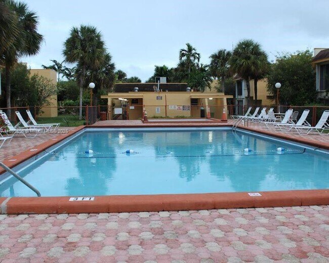 Photo - 9370 W Flagler St Unidad 205B