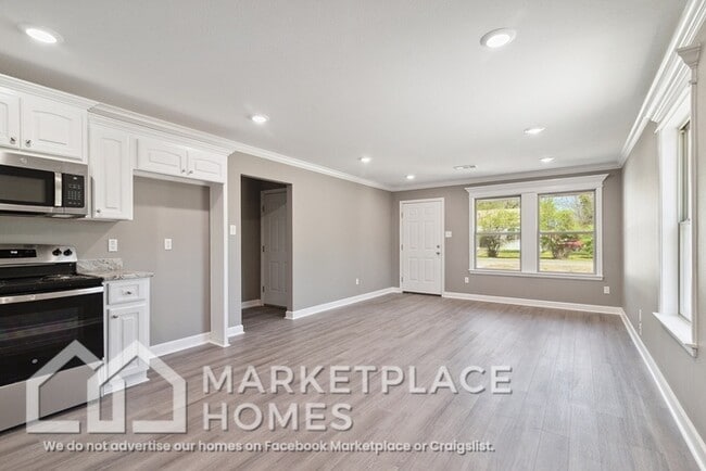 Photo - 900 W 23rd St