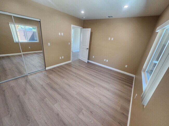 Photo - 10941 Walnut Dr