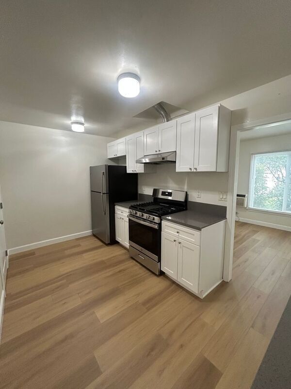 10017 Silverton Ave