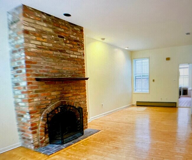 Photo - 1602 E St SE