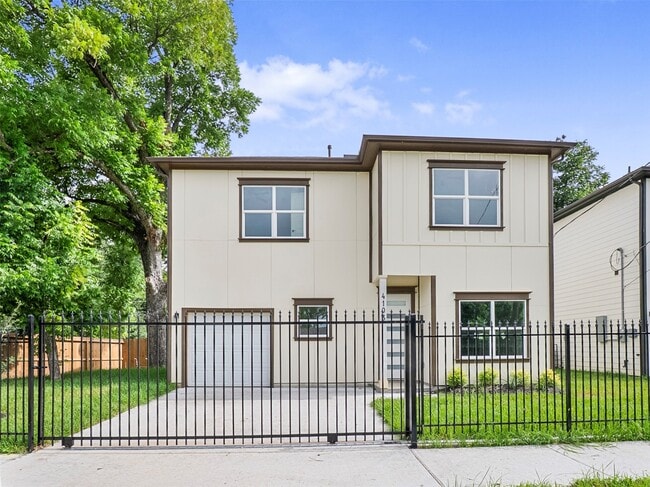 Building Photo - 4103 E Toliver St