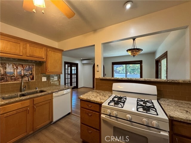 Photo - 2022 Dawson Ave