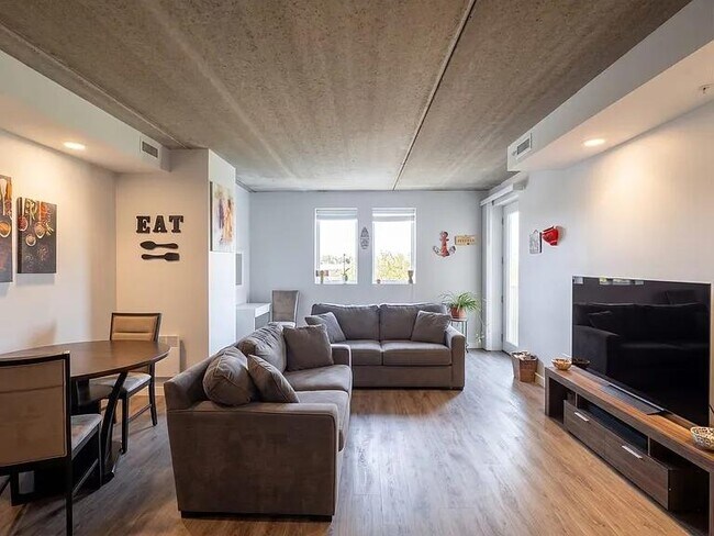 Photo - 1323 W Morse Ave Unit 709