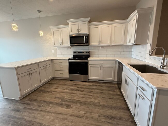 Building Photo - Spacious 2 bed/2.5 bath daylight Townhome in SE Lincoln