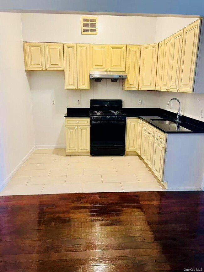 Photo - 87-18 85th St Unidad 2nd Floor