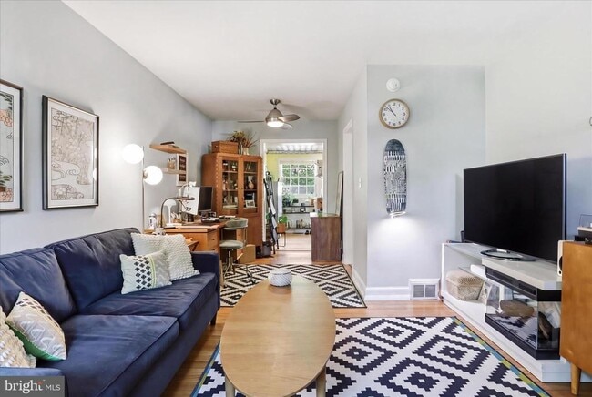 Photo - 123 E Linden St