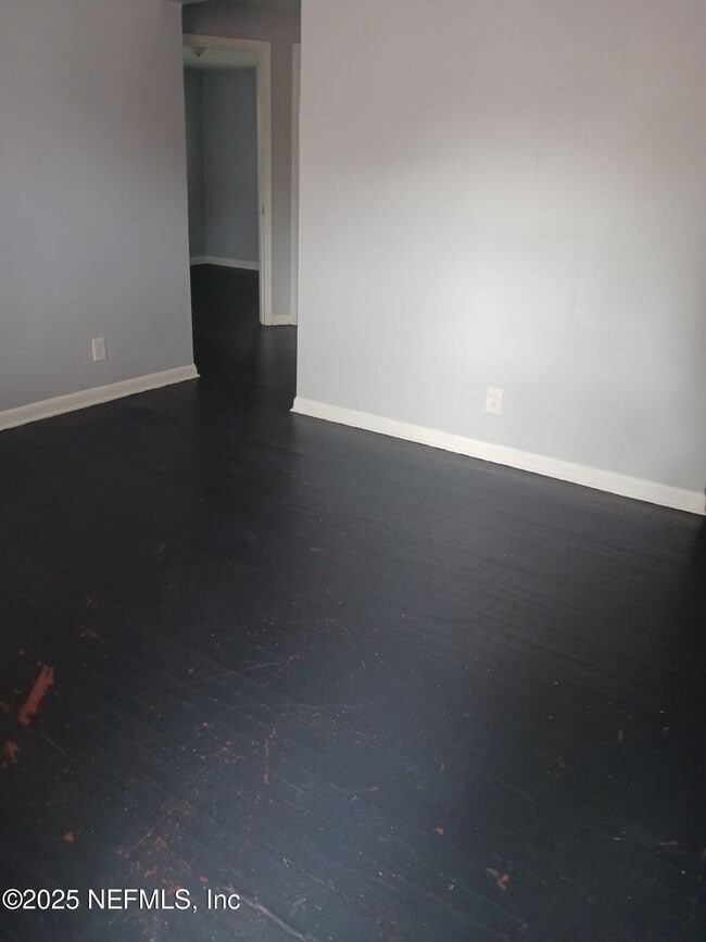 Photo - 1145 W 25th St