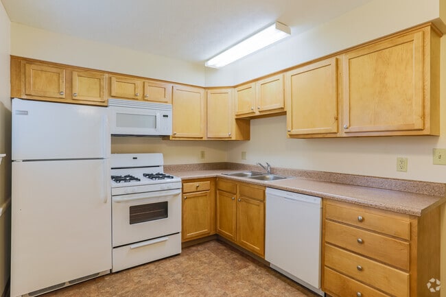 2BR, 1BA - 935 SF (Marquette Manor)
