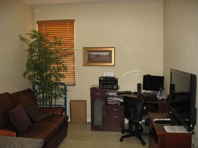 Photo - 1118 Shoma Dr