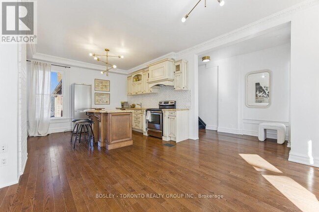 Photo - 110 Cowan Ave