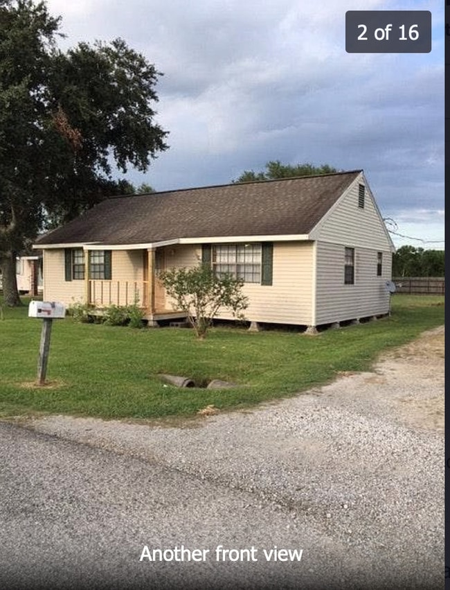 Front view - 135 W Menard Rd