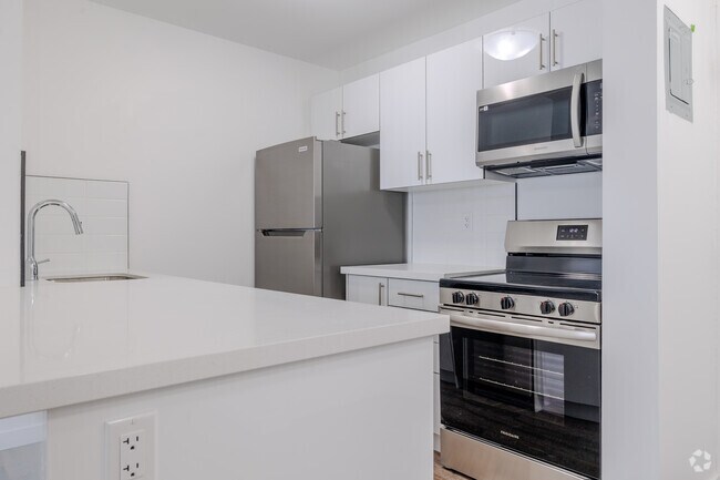 1BR, 1BA - 750 SF - Kitchen - Webster Apartments