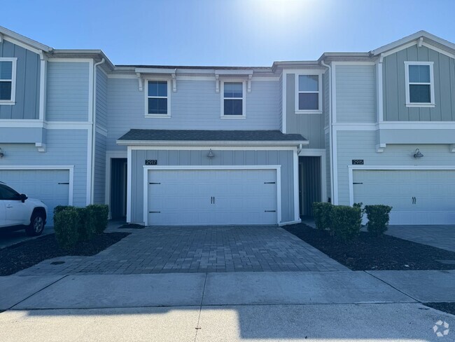 Building Photo - 3 Bed 2.5 Bath Townhouse For Rent In Store...