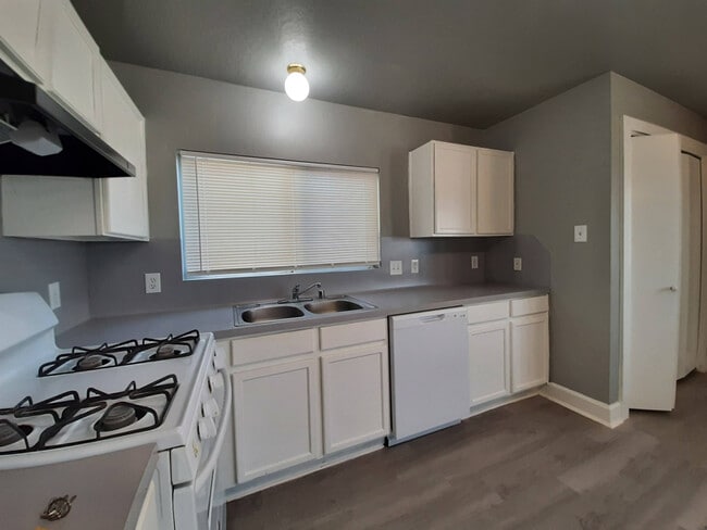 Photo - 6103 Settlers Square Ln