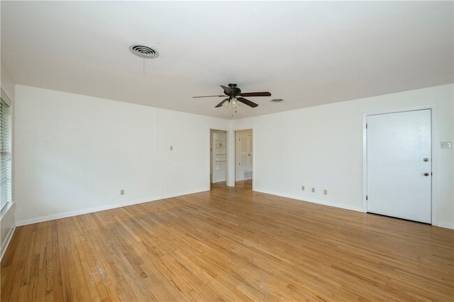 Photo - 501 Helena St