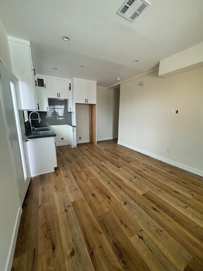 Photo - 5875 Towne Ave