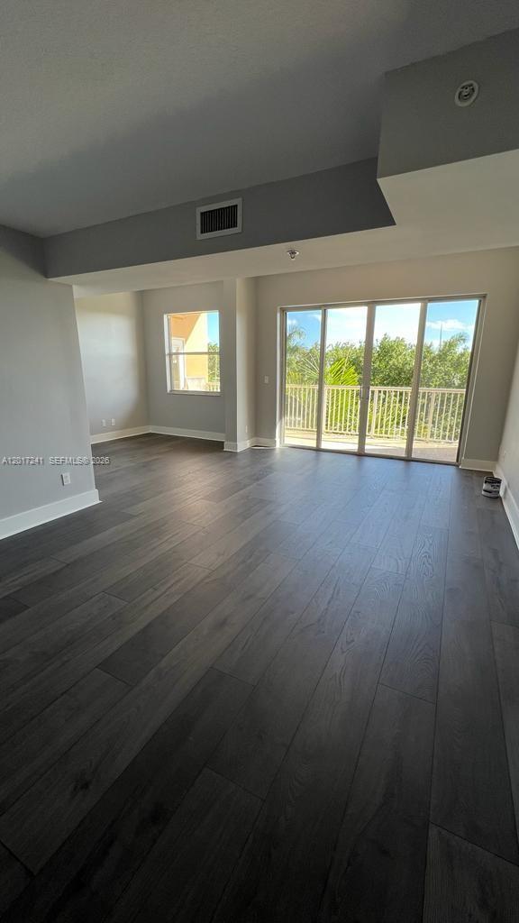 Building Photo - 509 E Sheridan St Unit 408