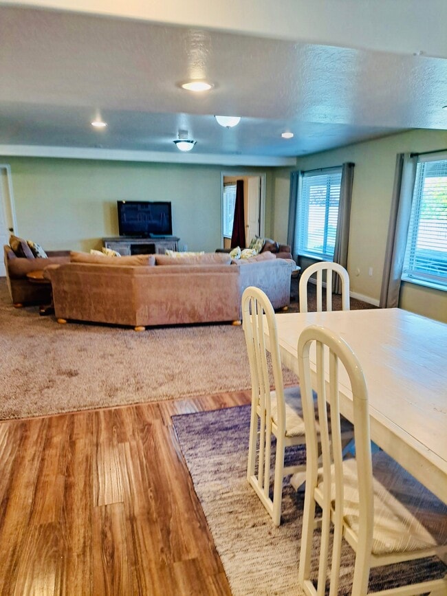 Photo - 334 W Shadow Ridge Dr