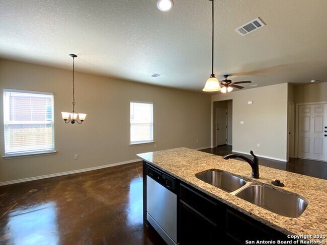 Photo - Luxury 3/2 Townhouse in Seguin, TX