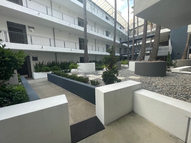 Photo - 101 W Market St