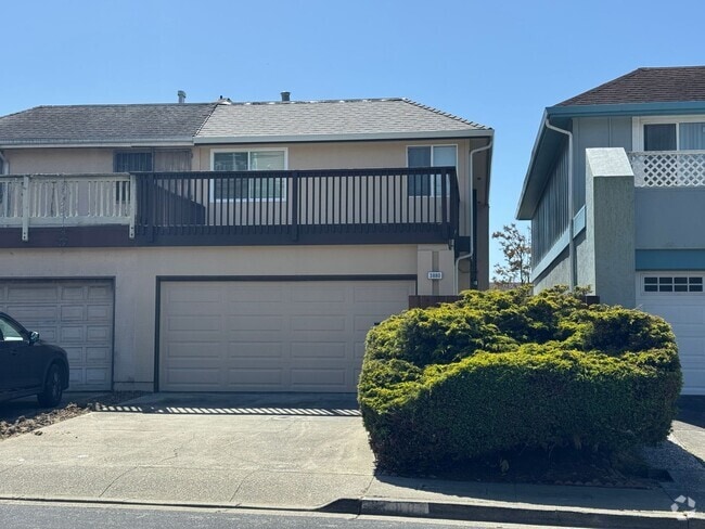 Building Photo - Beautifully Renovated 4-Bedroom Home in We...