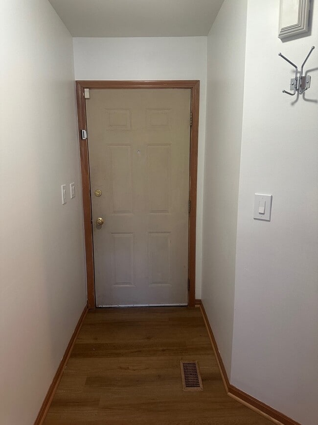 Photo - 1942 Heron Ave