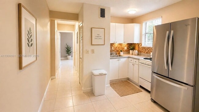 Photo - 19310 NW 48th Ct Unidad Right
